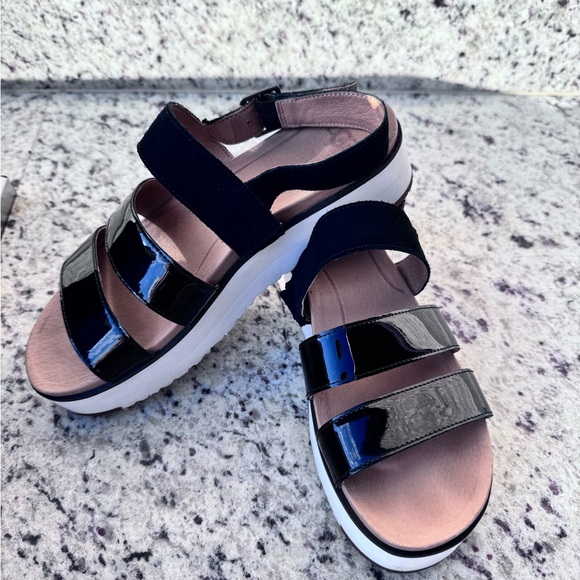 UGG Black and White Women's Sandals - Picture 1 of 6